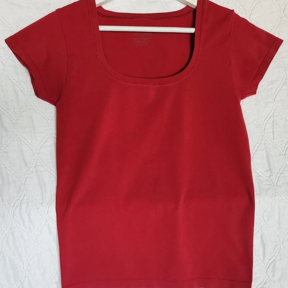 White House Black Market Red Fitted Cap Sleeve Tee - Picture 1 of 3